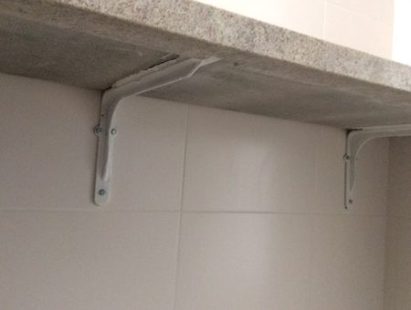 Mão Francesa Alumínio ou Ferro Fundido? Entenda a Diferença e Escolha a Mais Resistente